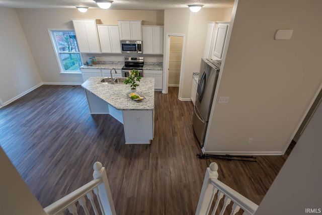1018 E Rachel Way, Ellettsville, IN 47429