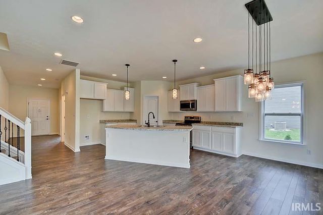 1018 E Rachel Way, Ellettsville, IN 47429