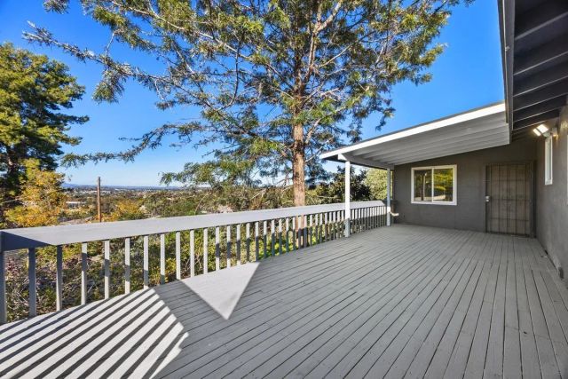 601 Corona Ct, Vista, CA 92081