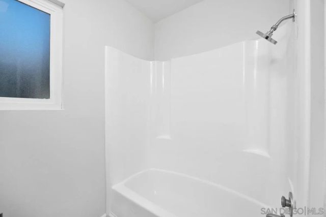 601 Corona Ct, Vista, CA 92081