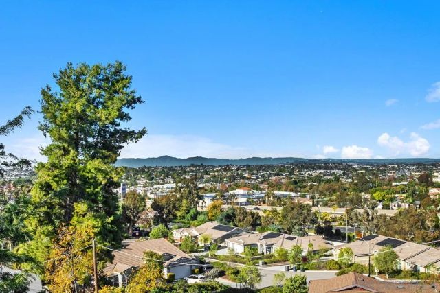 601 Corona Ct, Vista, CA 92081