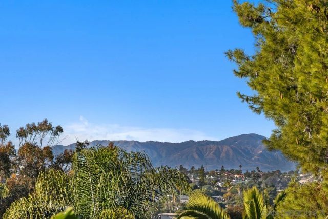 601 Corona Ct, Vista, CA 92081