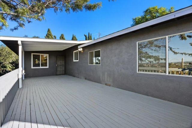 601 Corona Ct, Vista, CA 92081