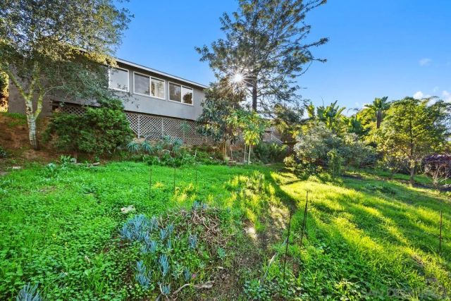 601 Corona Ct, Vista, CA 92081