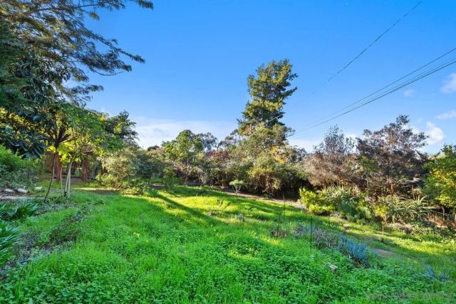 601 Corona Ct, Vista, CA 92081