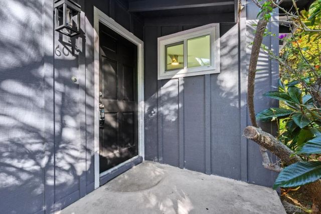 601 Corona Ct, Vista, CA 92081