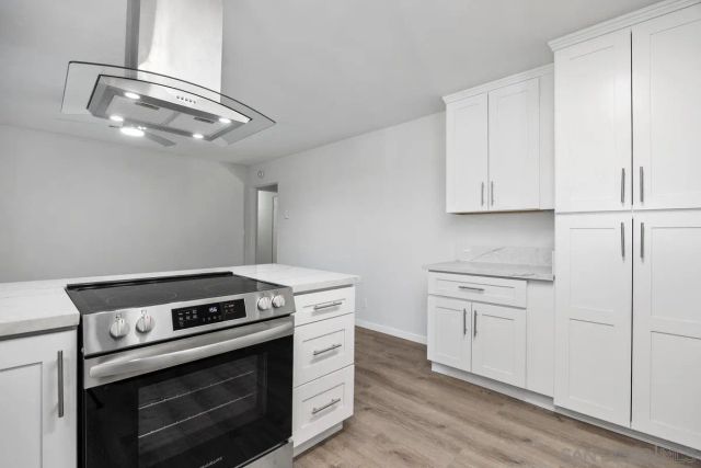 601 Corona Ct, Vista, CA 92081