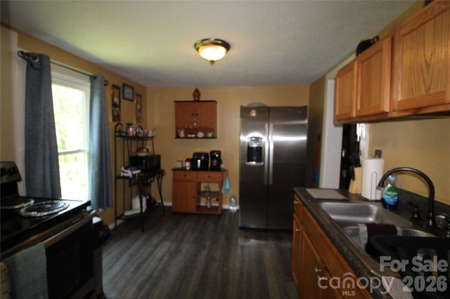 438 Folk Street NW, Lenoir, NC 28645