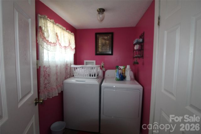 438 Folk Street NW, Lenoir, NC 28645