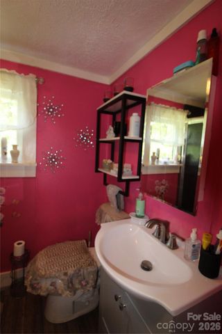 438 Folk Street NW, Lenoir, NC 28645