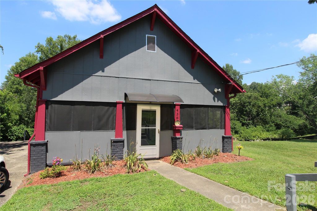 438 Folk Street NW, Lenoir, NC 28645