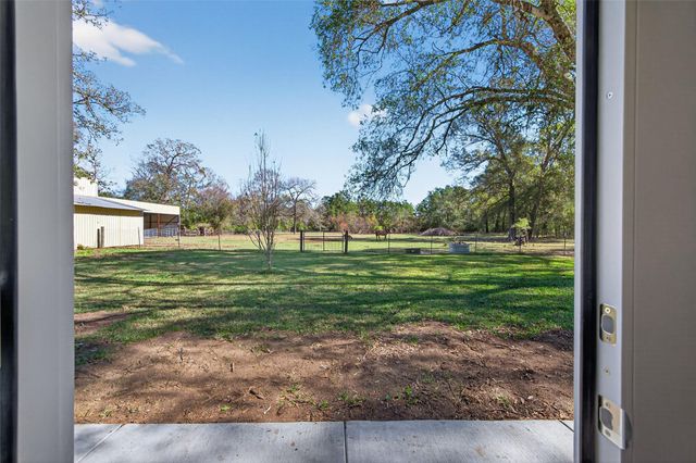 8498 Pine Shadows, Cleveland, TX 77328