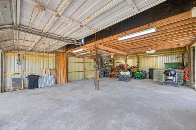 8498 Pine Shadows, Cleveland, TX 77328