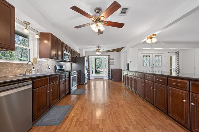 8498 Pine Shadows, Cleveland, TX 77328