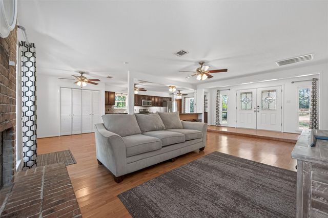 8498 Pine Shadows, Cleveland, TX 77328