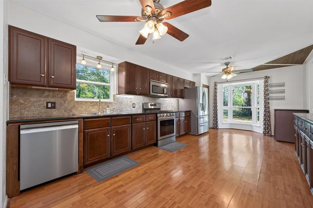 8498 Pine Shadows, Cleveland, TX 77328