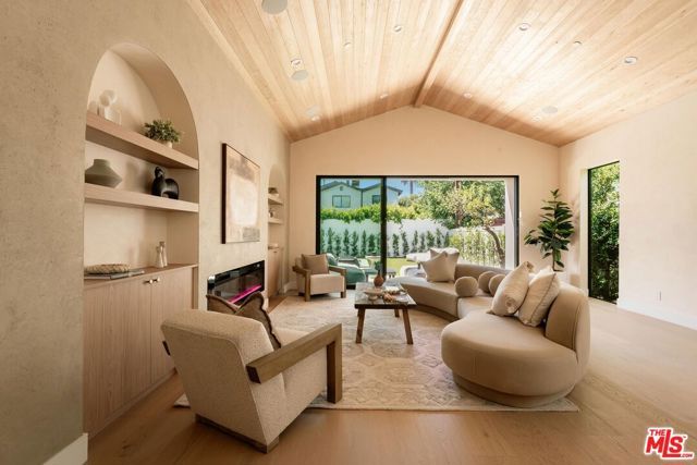 4641 Vesper Avenue, Sherman Oaks, CA 91403