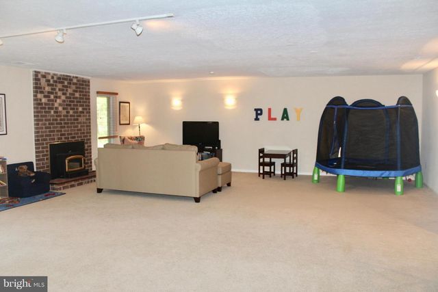 1118 CHALLEDON RD, Great Falls, VA 22066