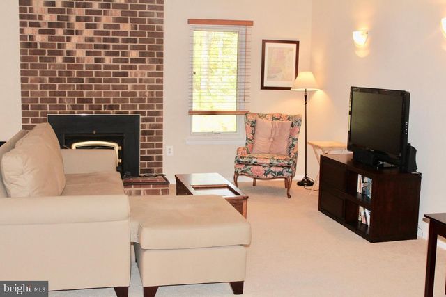 1118 CHALLEDON RD, Great Falls, VA 22066