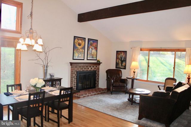 1118 CHALLEDON RD, Great Falls, VA 22066