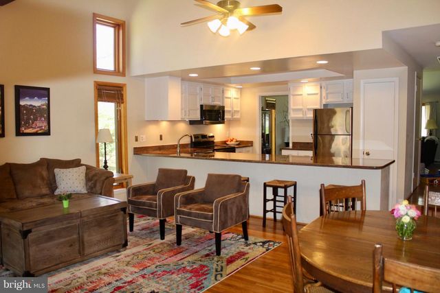 1118 CHALLEDON RD, Great Falls, VA 22066