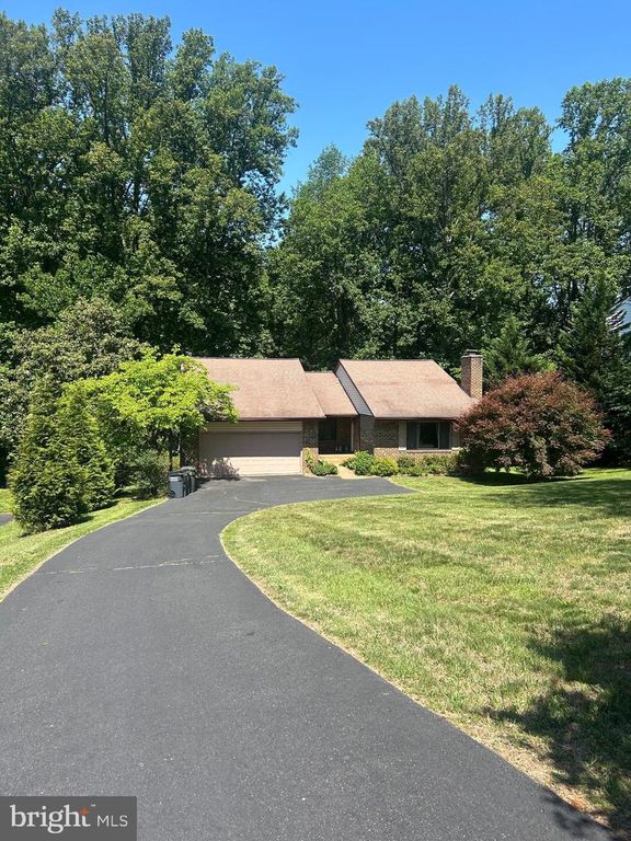1118 CHALLEDON RD, Great Falls, VA 22066