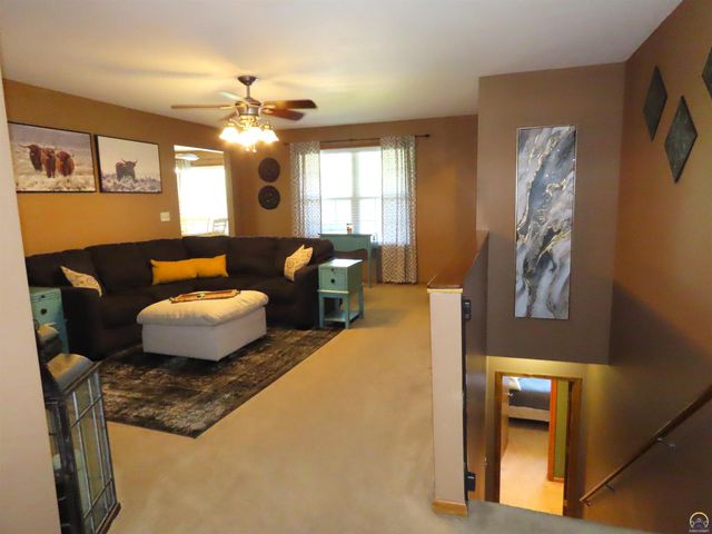 3909 NW Fielding TER, Topeka, KS 66618