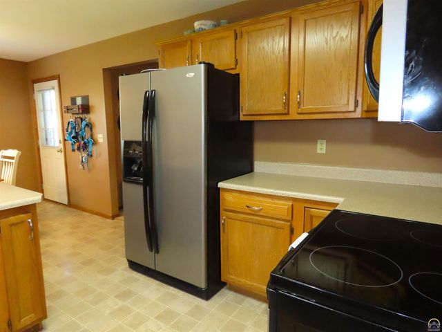 3909 NW Fielding TER, Topeka, KS 66618