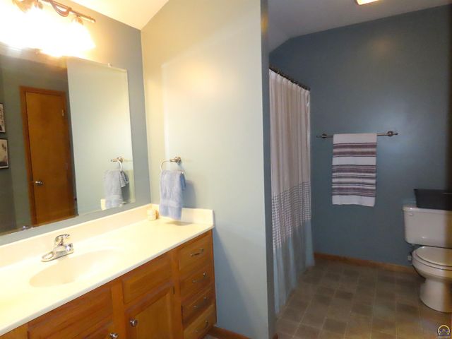 3909 NW Fielding TER, Topeka, KS 66618