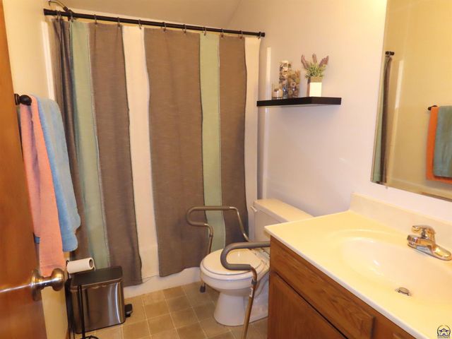 3909 NW Fielding TER, Topeka, KS 66618