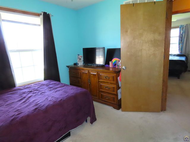 3909 NW Fielding TER, Topeka, KS 66618