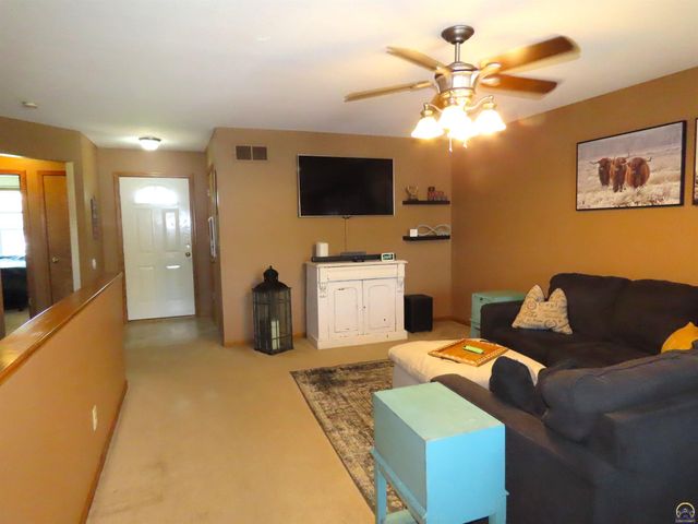 3909 NW Fielding TER, Topeka, KS 66618