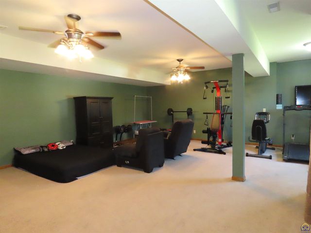 3909 NW Fielding TER, Topeka, KS 66618