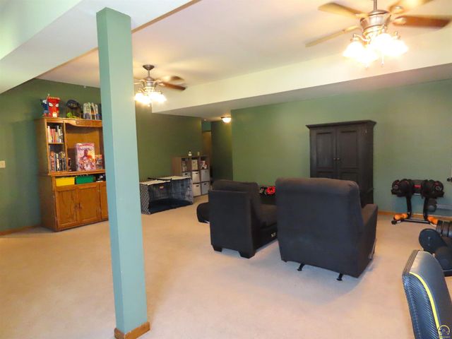 3909 NW Fielding TER, Topeka, KS 66618