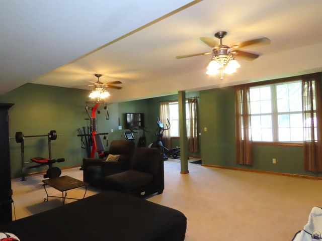 3909 NW Fielding TER, Topeka, KS 66618