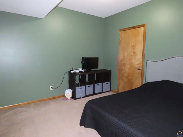 3909 NW Fielding TER, Topeka, KS 66618
