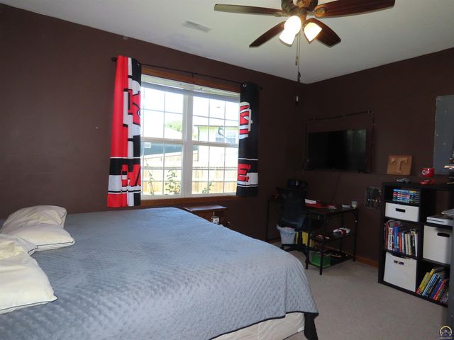 3909 NW Fielding TER, Topeka, KS 66618