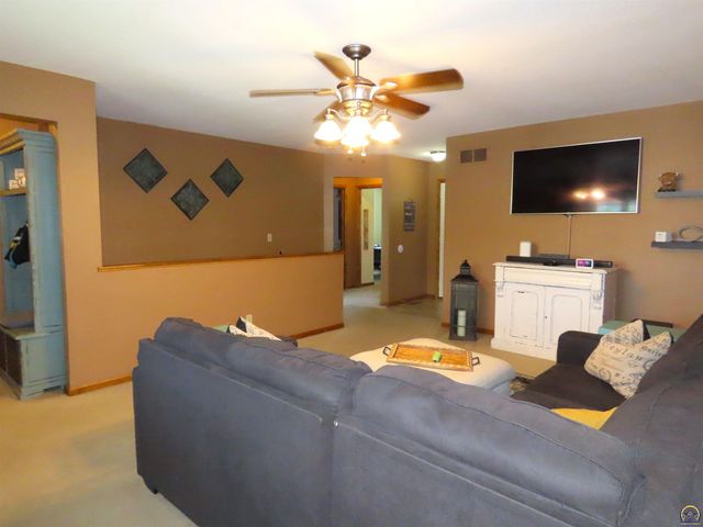 3909 NW Fielding TER, Topeka, KS 66618