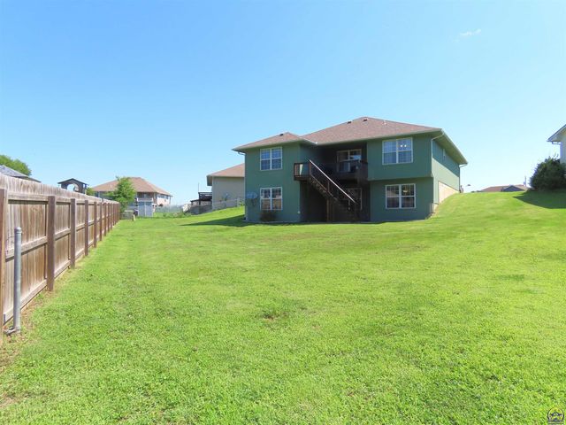 3909 NW Fielding TER, Topeka, KS 66618