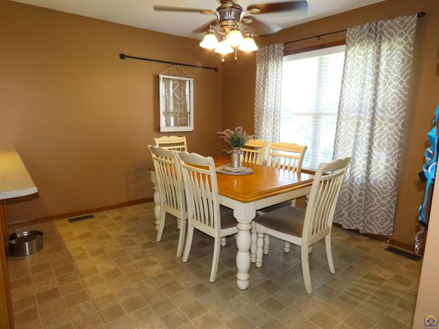 3909 NW Fielding TER, Topeka, KS 66618