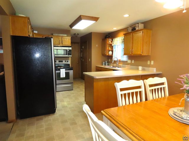 3909 NW Fielding TER, Topeka, KS 66618