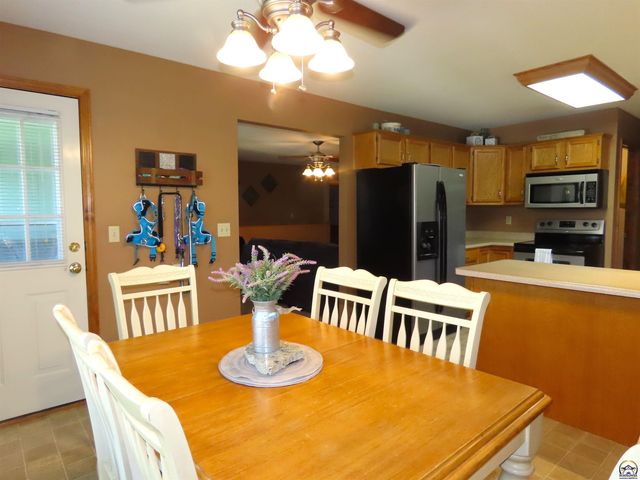 3909 NW Fielding TER, Topeka, KS 66618