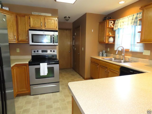 3909 NW Fielding TER, Topeka, KS 66618