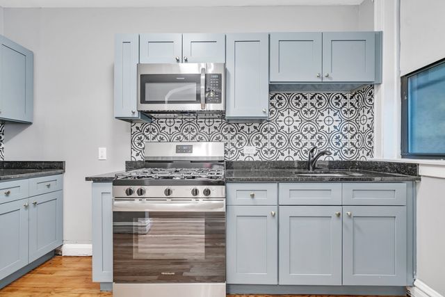 321 W Calendar Avenue 1E, La Grange, IL 60525