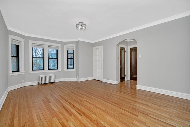 321 W Calendar Avenue 1E, La Grange, IL 60525