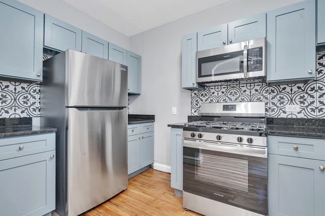 321 W Calendar Avenue 1E, La Grange, IL 60525