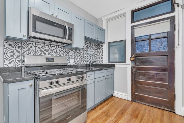 321 W Calendar Avenue 1E, La Grange, IL 60525