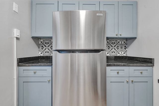 321 W Calendar Avenue 1E, La Grange, IL 60525