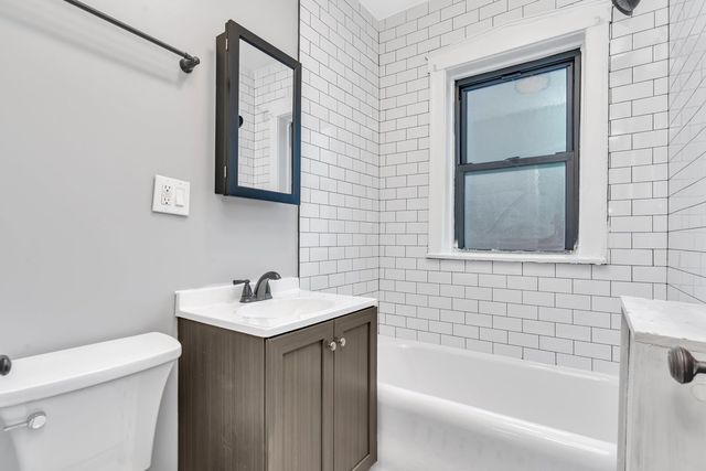 321 W Calendar Avenue 1E, La Grange, IL 60525