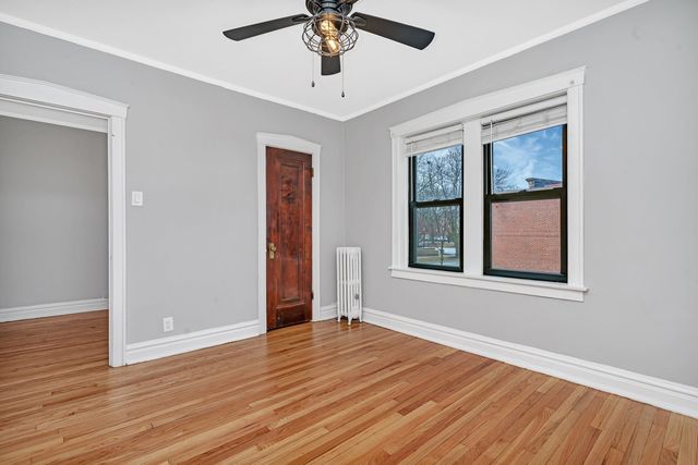 321 W Calendar Avenue 1E, La Grange, IL 60525